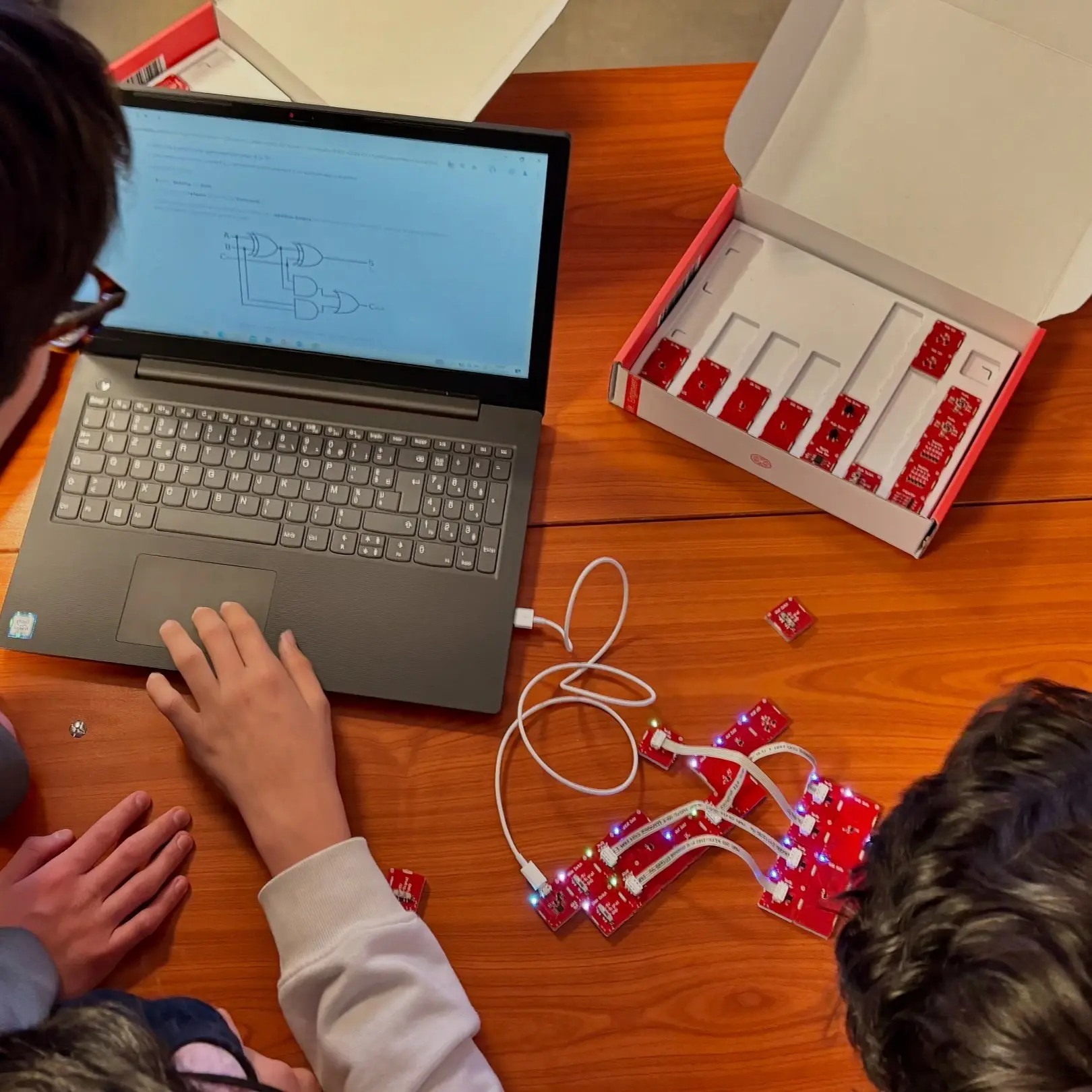 PomeLabs integrated hardware-software platform for electronics education